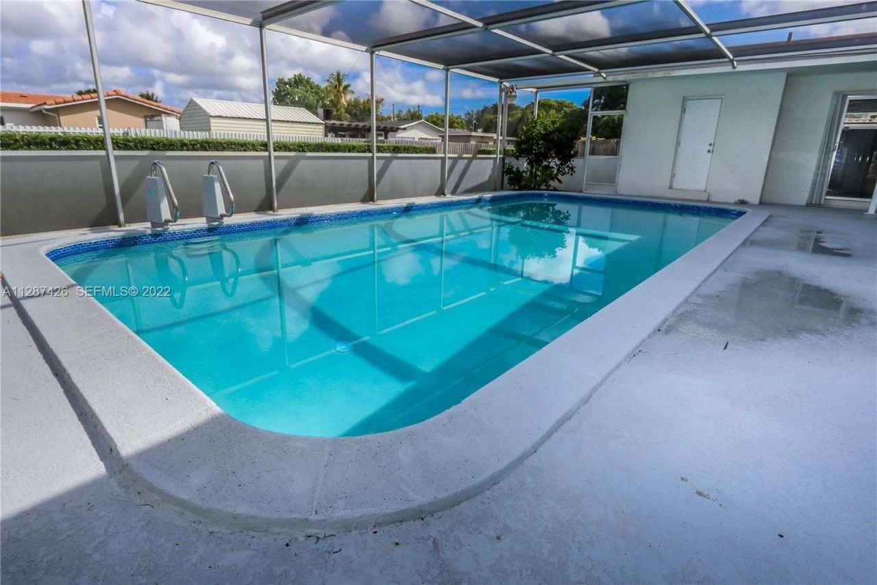5017 Roosevelt Street, Hollywood, FL 33021 Photo