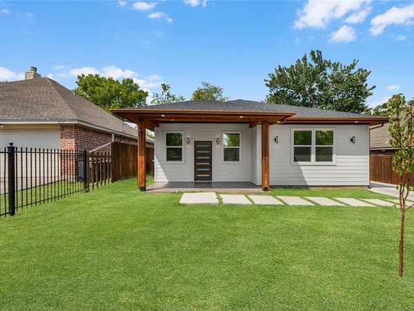 921 Bessie Street , Fort Worth, TX 76104