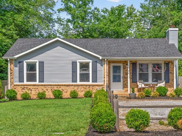 384 Roselawn Dr , Clarksville, TN 37042