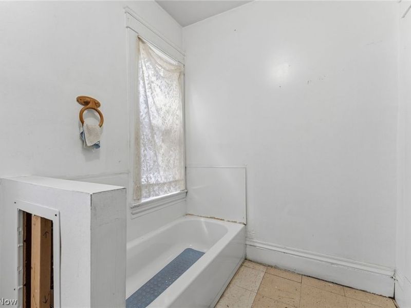 3676 E 65th Street, Cleveland, OH 44105 Photo 14