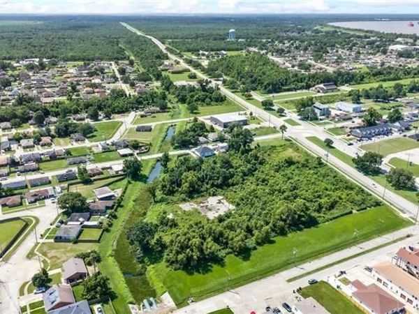 5645 E JUDGE PEREZ Drive , Violet, LA 70092