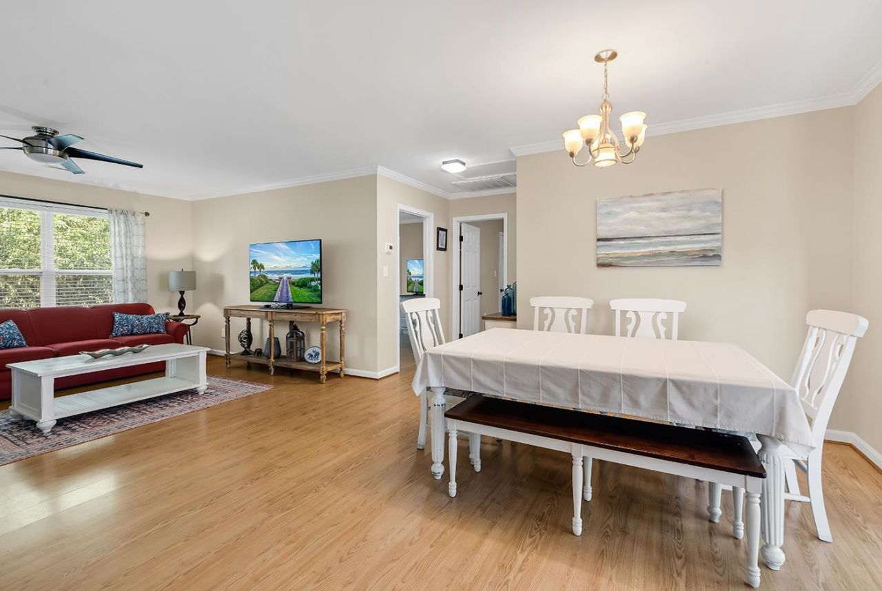 482 Bay Dr. Photo 8