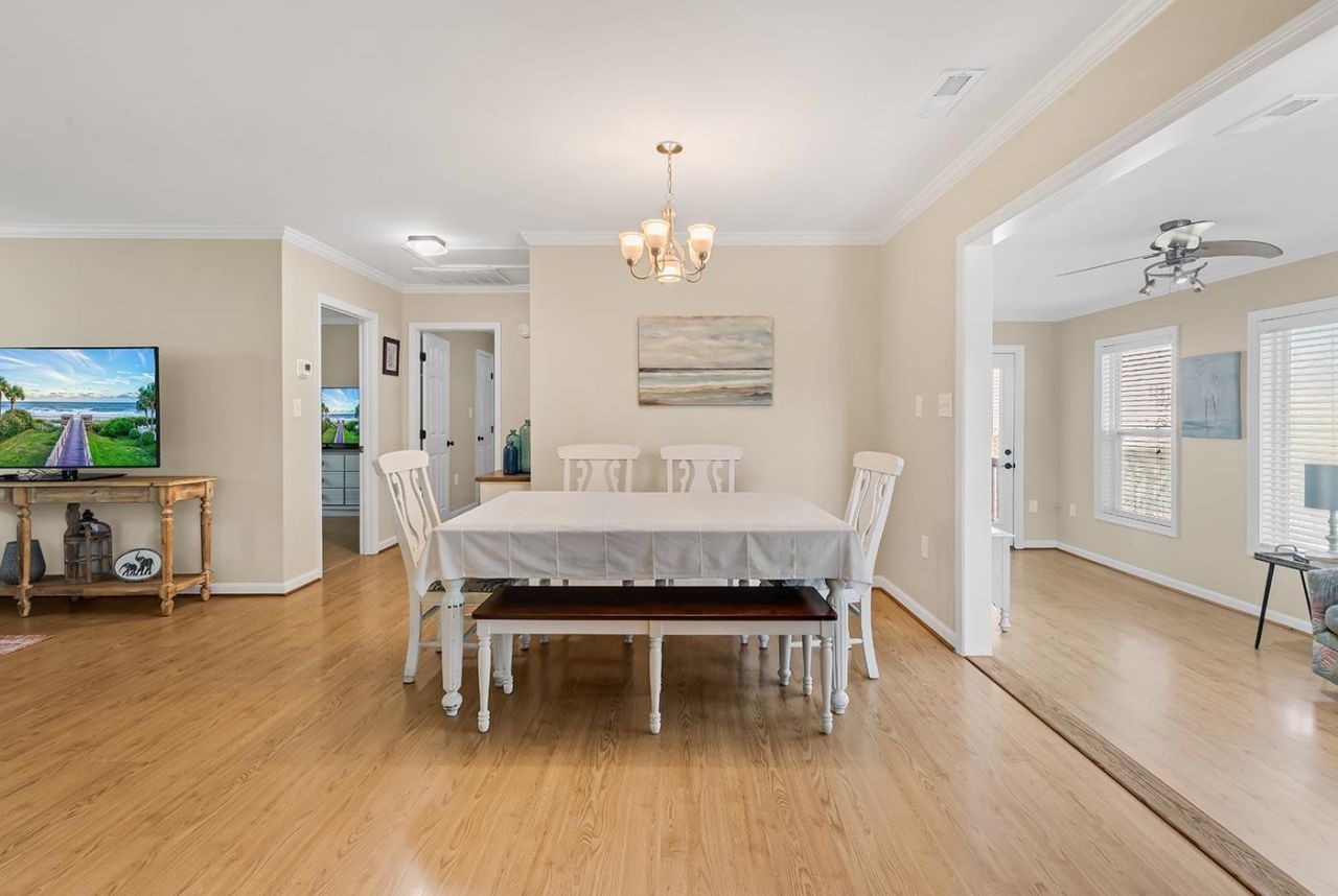 482 Bay Dr. Photo 9