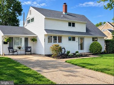 223 INDIAN CREEK DRIVE, LEVITTOWN, PA 19057