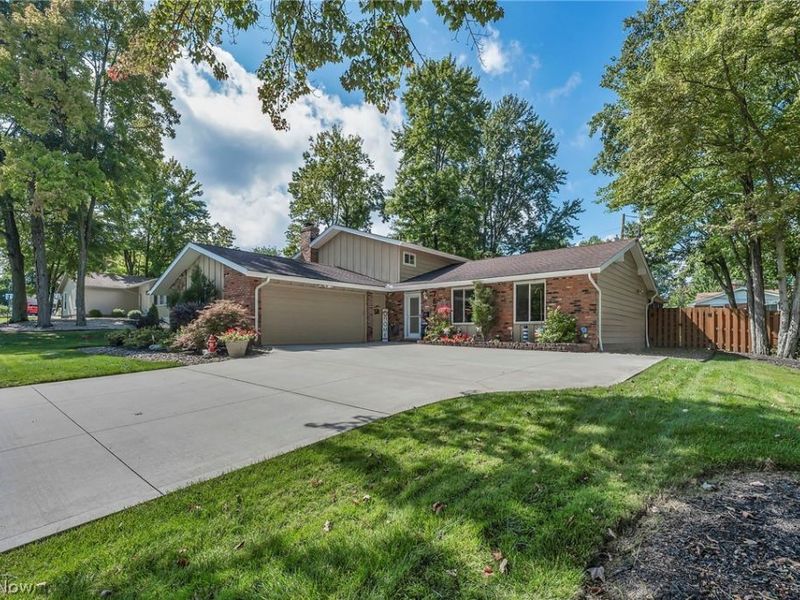 7676 Trenton Trail, Middleburg Heights, OH 44130 Photo 1