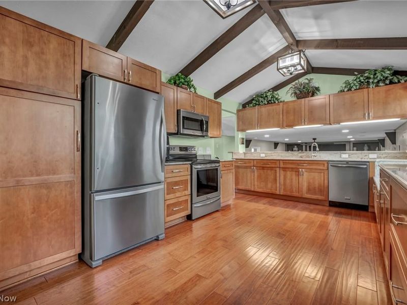 7676 Trenton Trail, Middleburg Heights, OH 44130 Photo 10