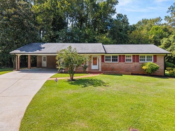 3961 Camelot Court , Tucker, GA 30084