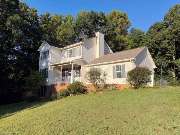 3888 Courtland Circle , Thomasville, NC 27360