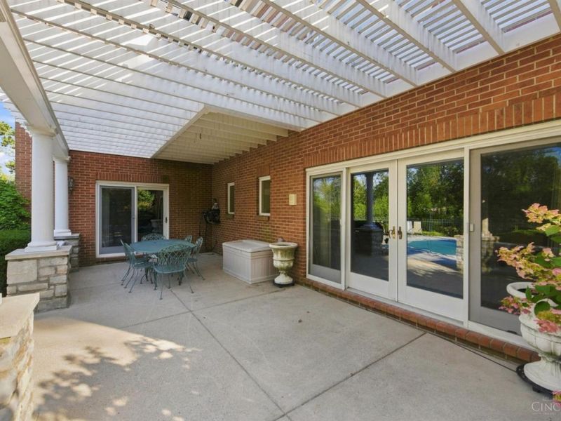 5595 Boomer Road, Cincinnati, OH 45247 Photo 18