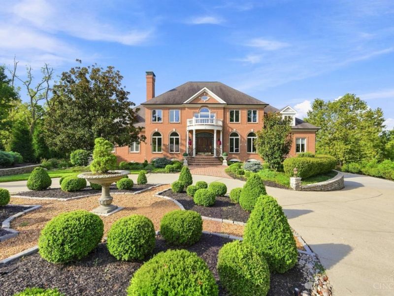 5595 Boomer Road, Cincinnati, OH 45247 Photo 2