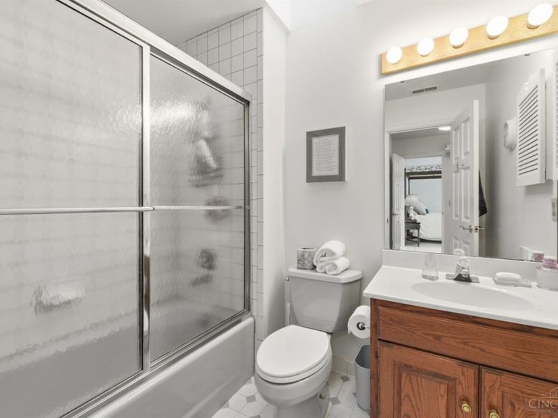 5595 Boomer Road, Cincinnati, OH 45247 Photo 54