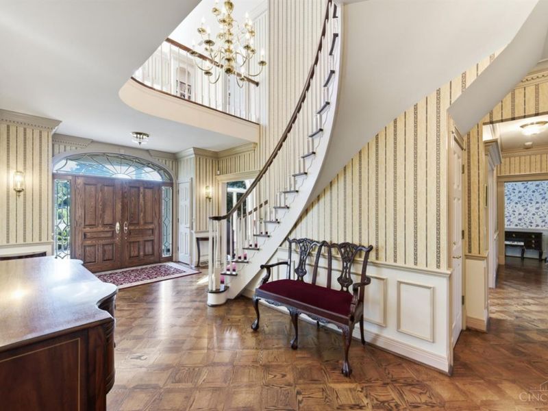 5595 Boomer Road, Cincinnati, OH 45247 Photo 6