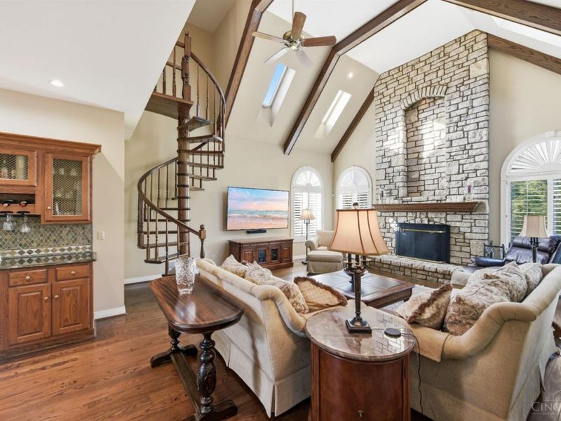 5595 Boomer Road, Cincinnati, OH 45247 Photo 9