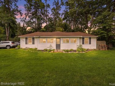 10556 Silver Lake Road, Argentine Township, Mi 48418