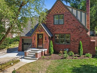 305 S 57 Street, Omaha, NE 68132