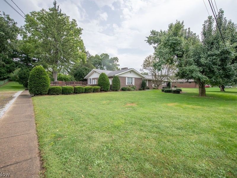 1779 Sunset Lane SE, New Philadelphia, OH 44663 Photo 2