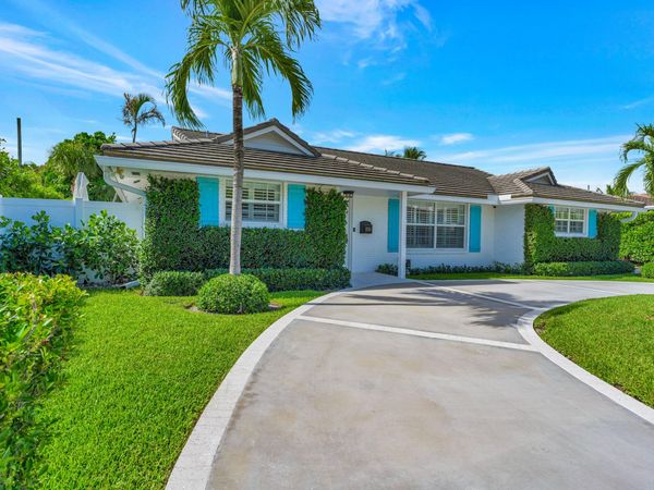 136 WORTH Court S, West Palm Beach, FL 33405