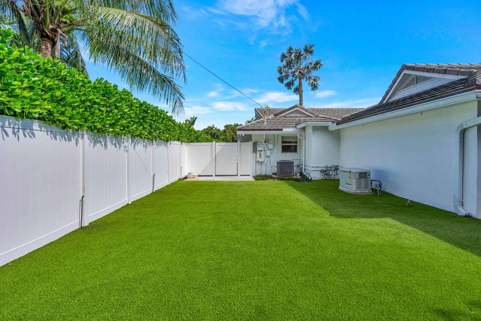 136 Worth Court S, West Palm Beach, FL 33405 Photo