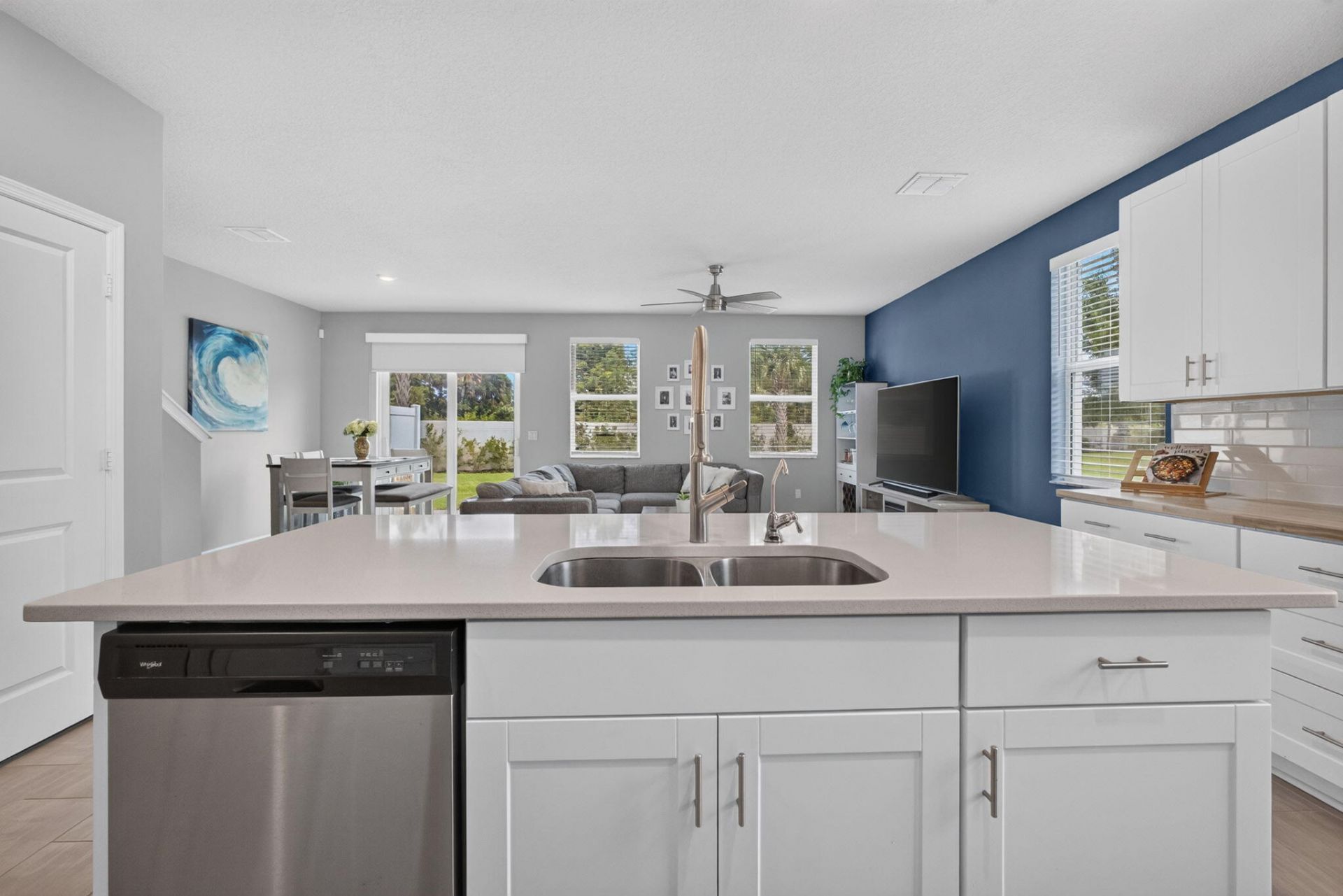 5600 Mentmore Drive, West Palm Beach, FL 33407 Photo