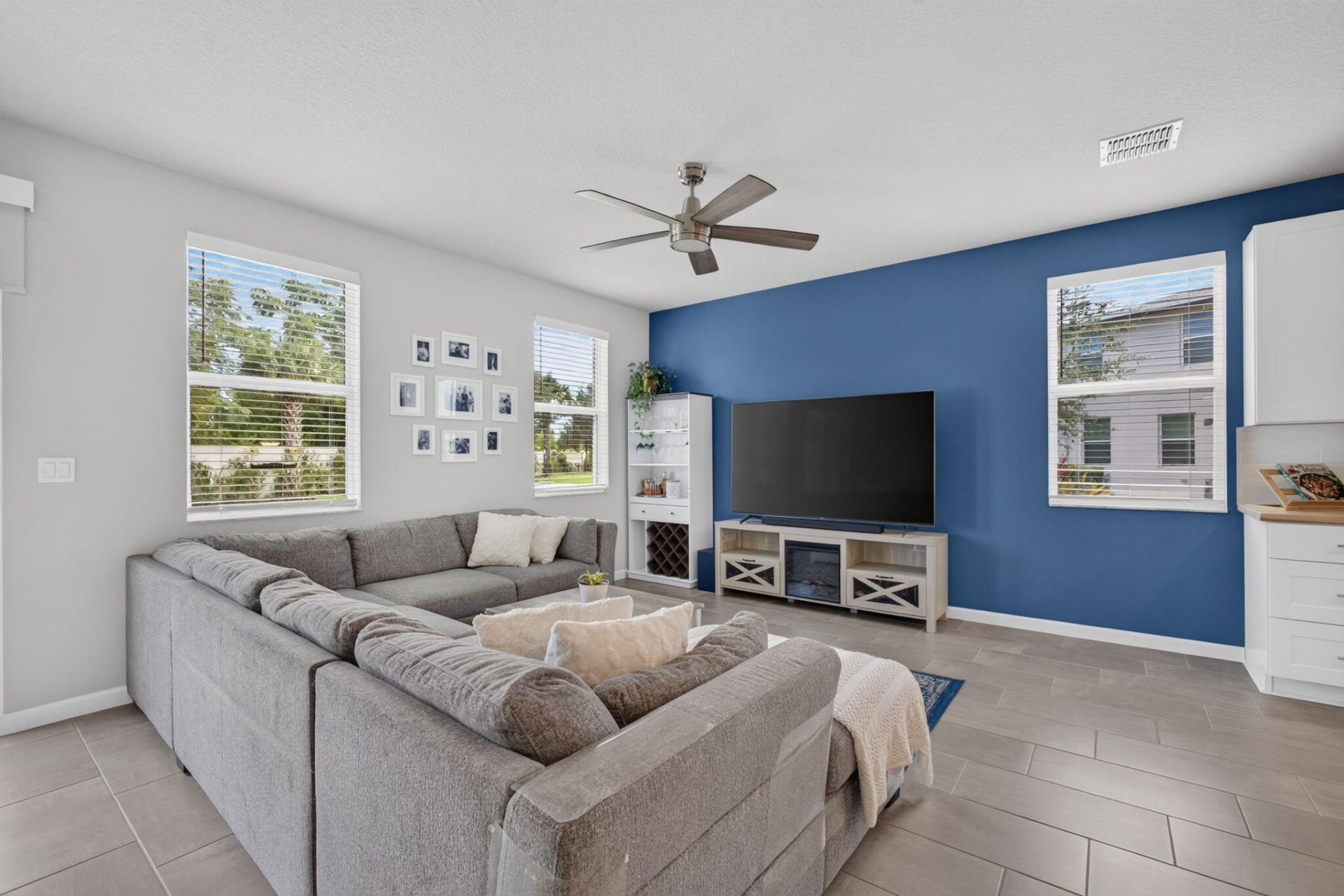 5600 Mentmore Drive, West Palm Beach, FL 33407 Photo