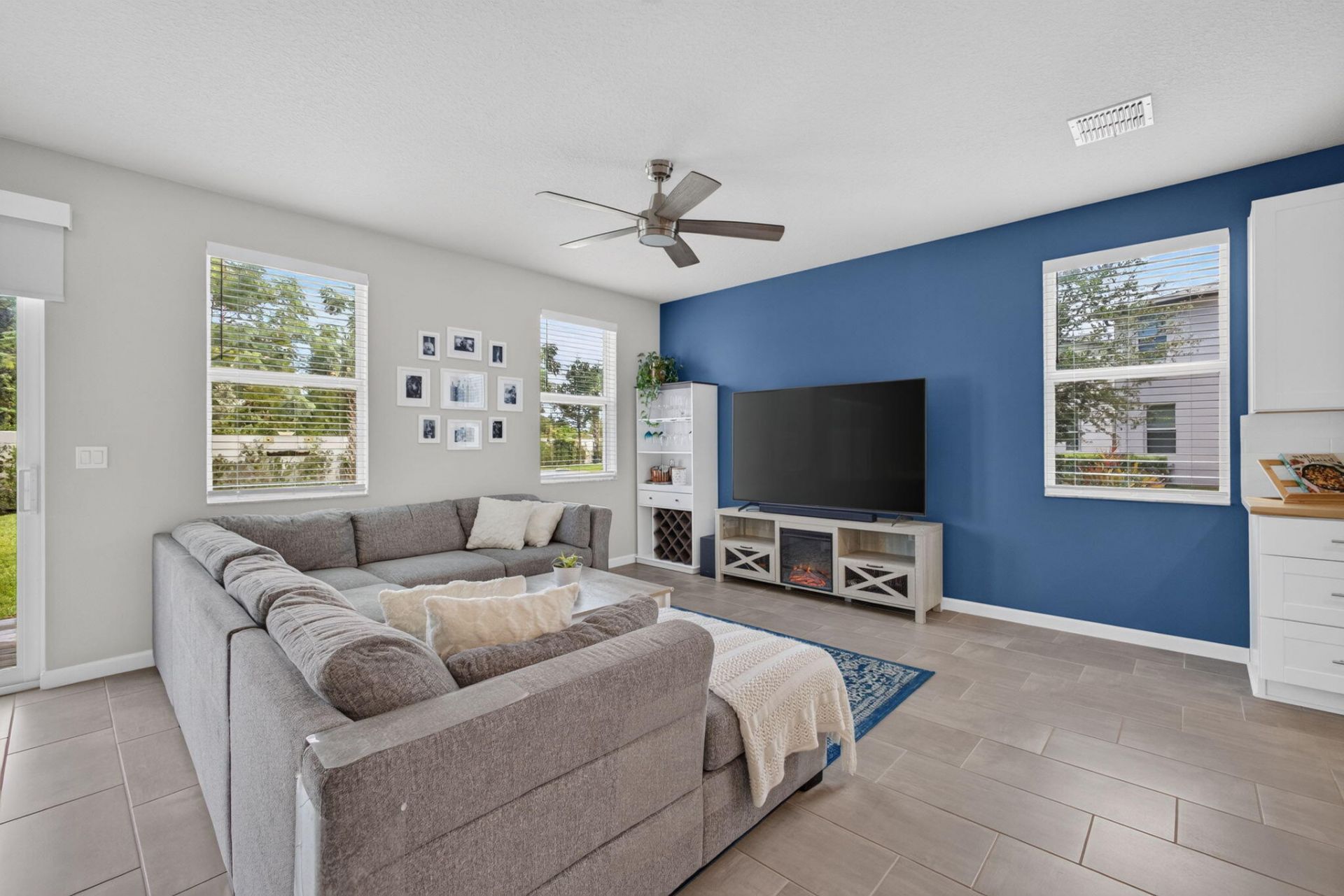 5600 Mentmore Drive, West Palm Beach, FL 33407 Photo