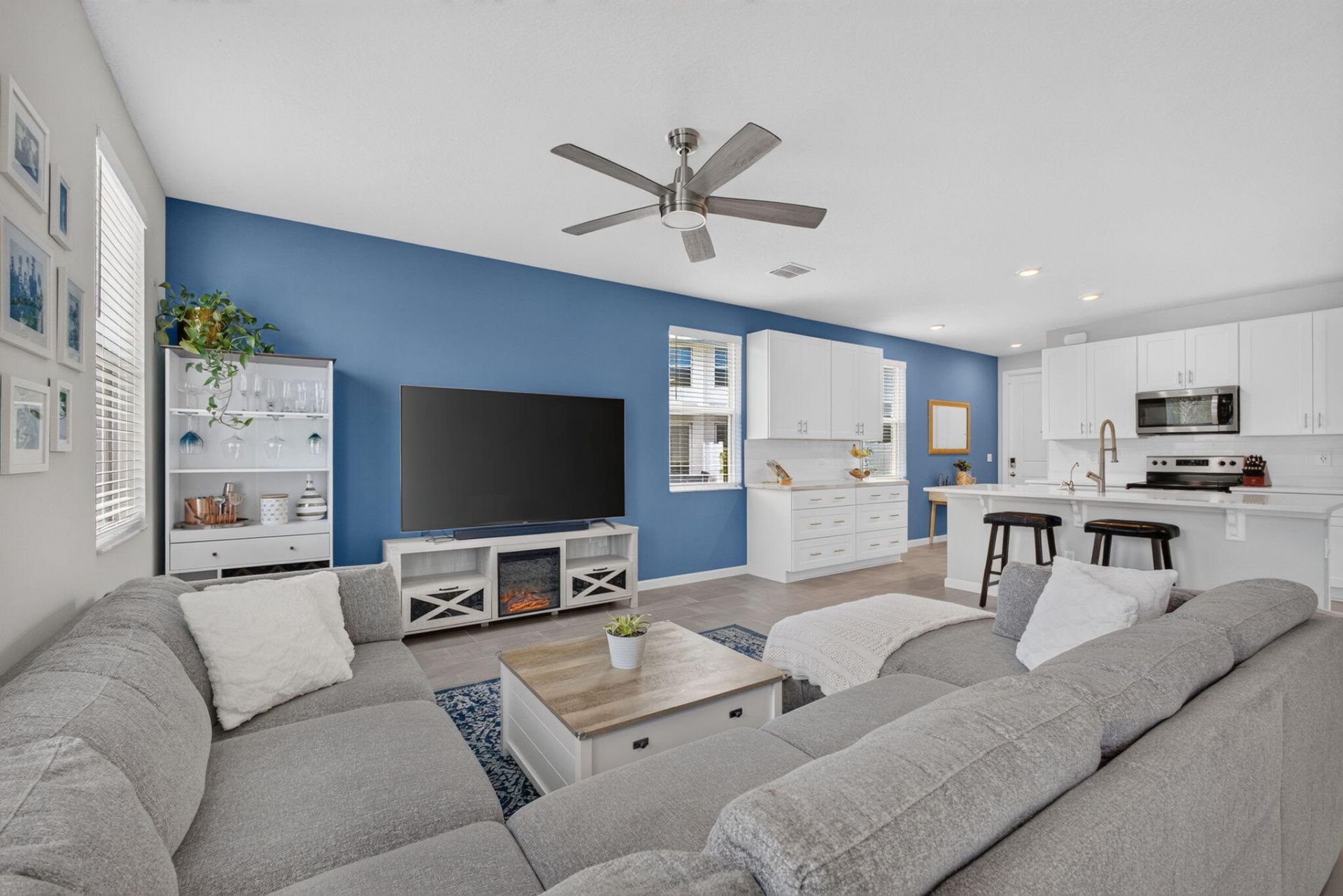 5600 Mentmore Drive, West Palm Beach, FL 33407 Photo