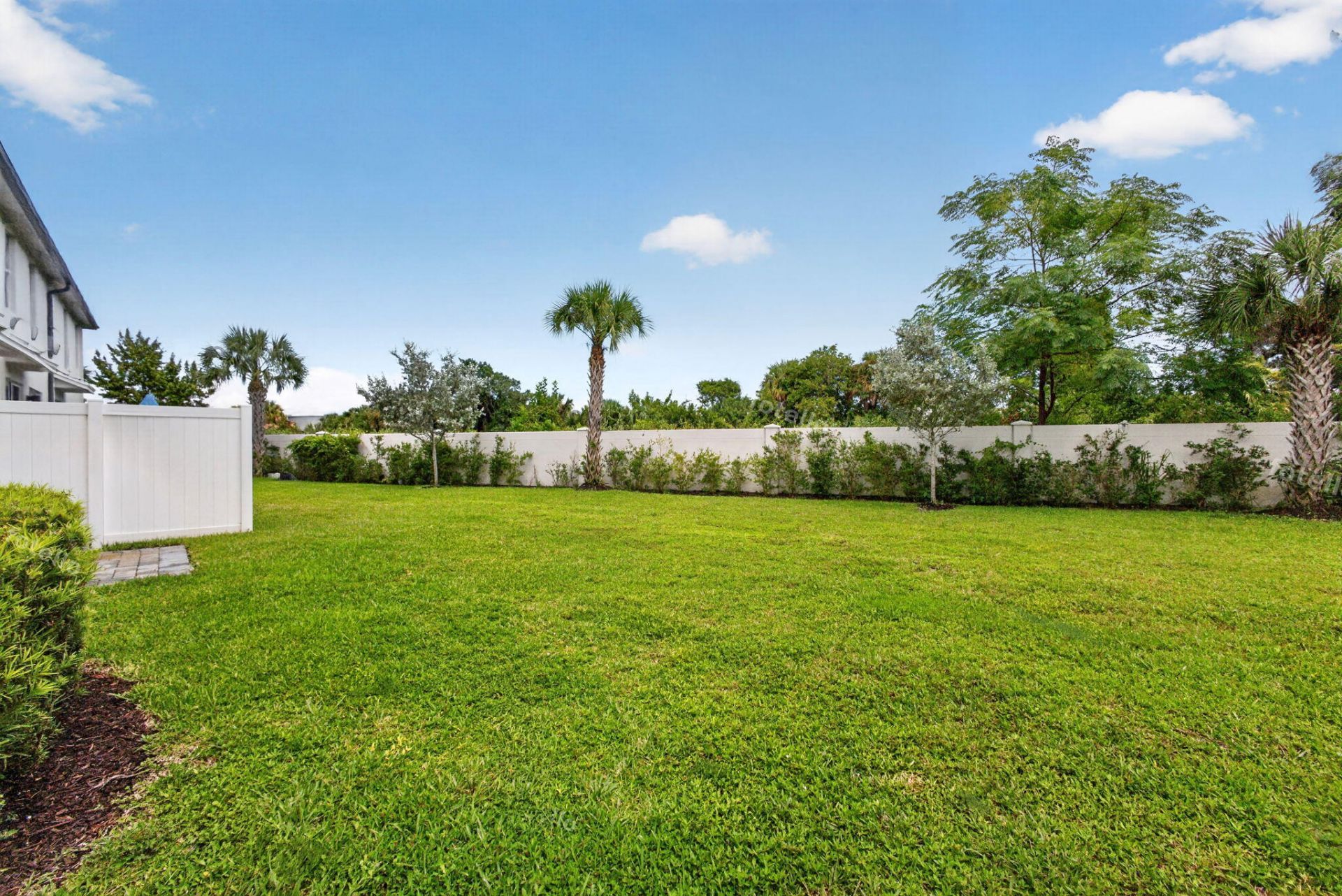 5600 Mentmore Drive, West Palm Beach, FL 33407 Photo