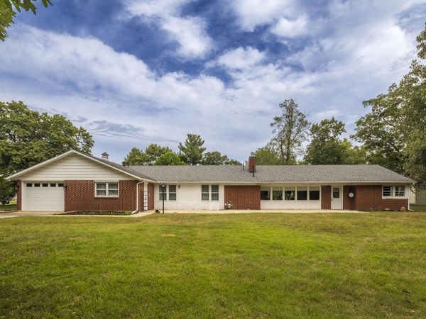 828 15th Avenue NW, DeMotte, IN 46310