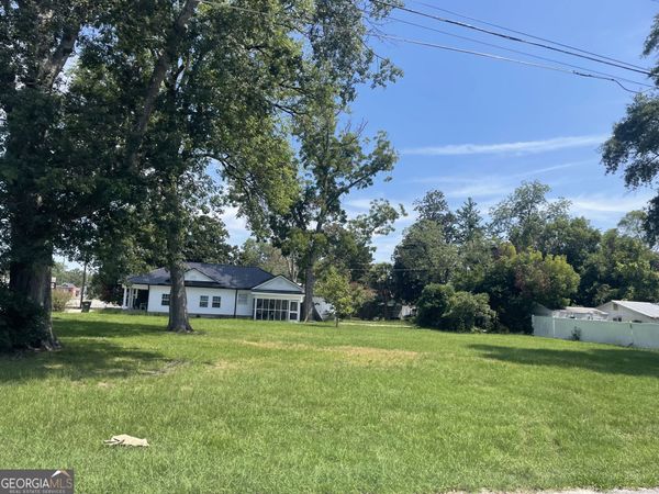 307 & 309 S Veterans Blvd, Glennville, GA 30427