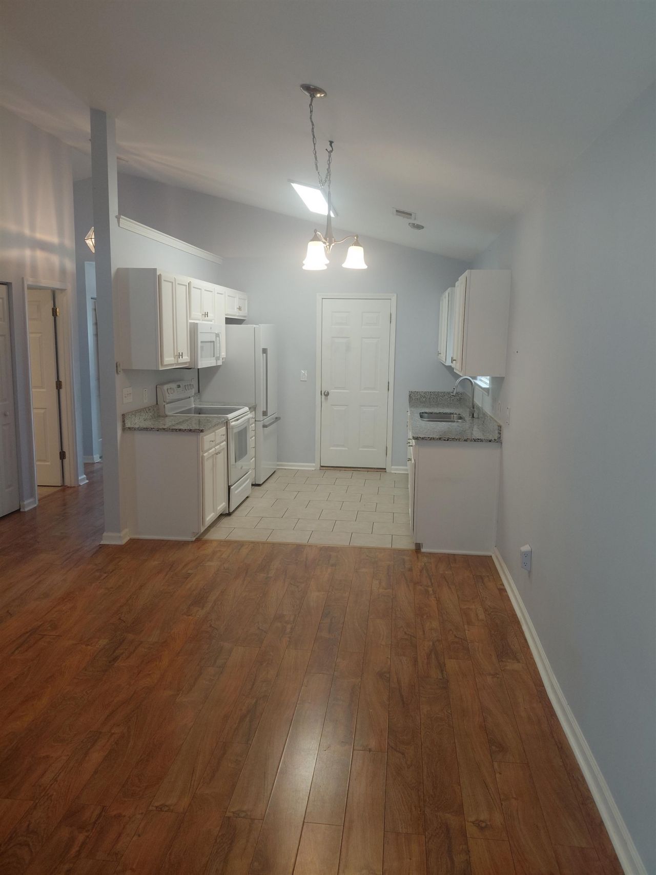 904 Silvercrest Dr. Photo 4