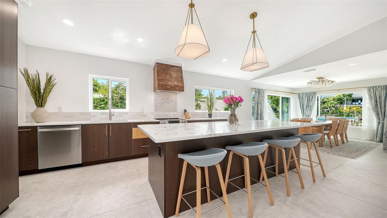 556 N Washington Drive, Sarasota, FL 34236 Photo