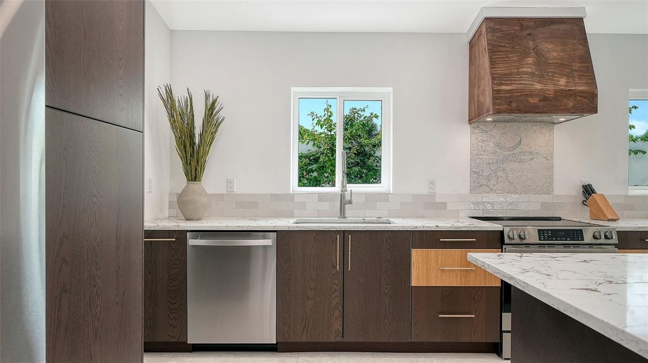 556 N Washington Drive, Sarasota, FL 34236 Photo