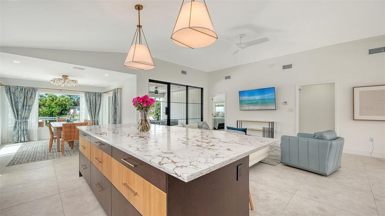 556 N Washington Drive, Sarasota, FL 34236 Photo