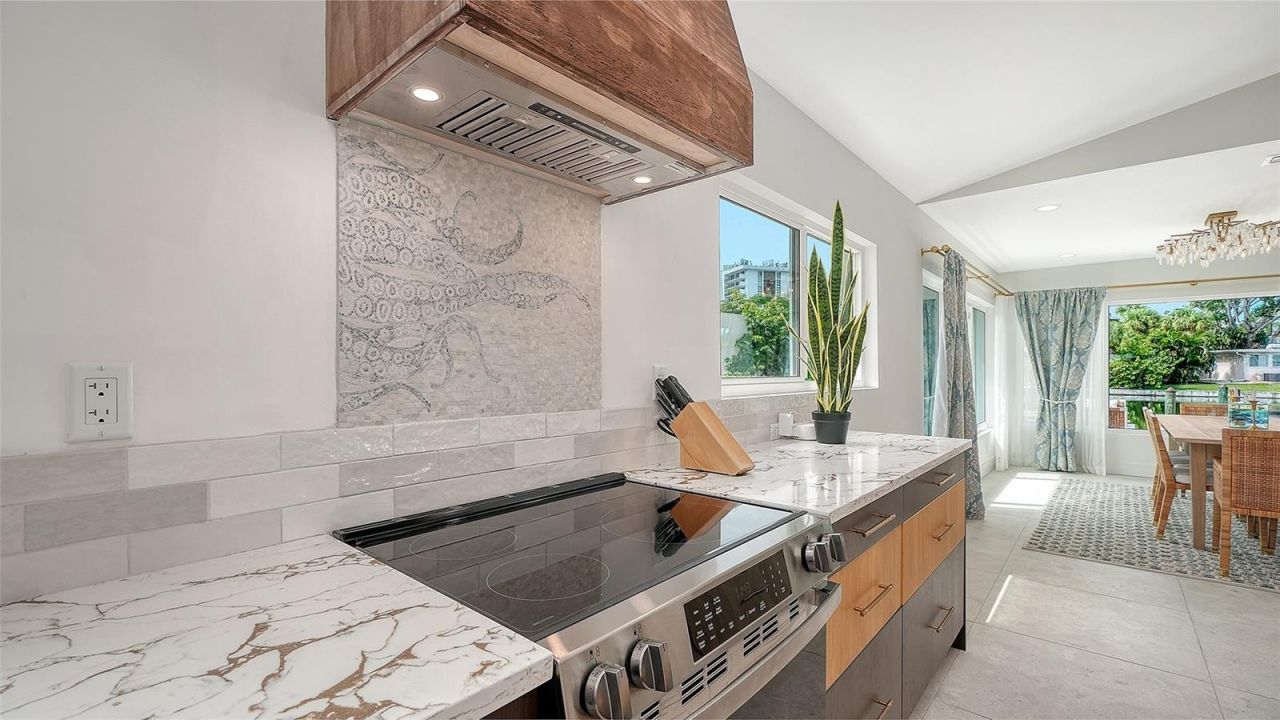 556 N Washington Drive, Sarasota, FL 34236 Photo