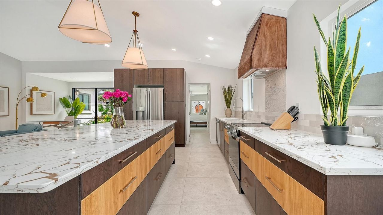 556 N Washington Drive, Sarasota, FL 34236 Photo