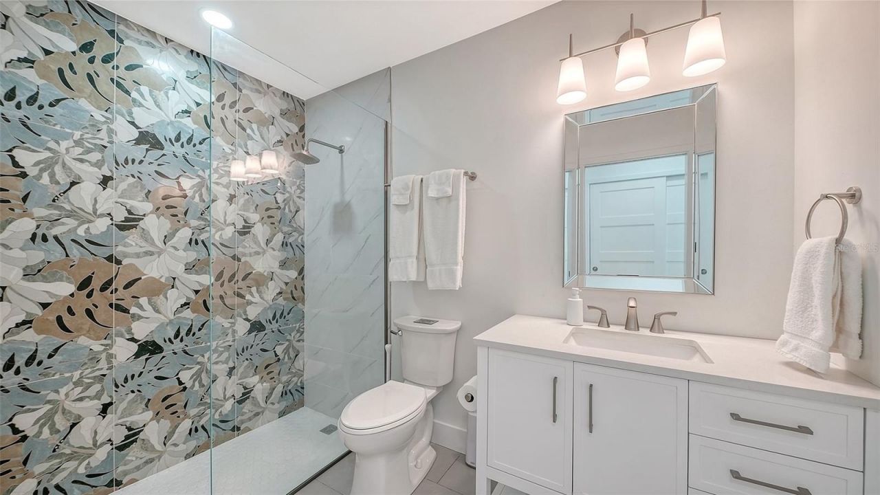 556 N Washington Drive, Sarasota, FL 34236 Photo