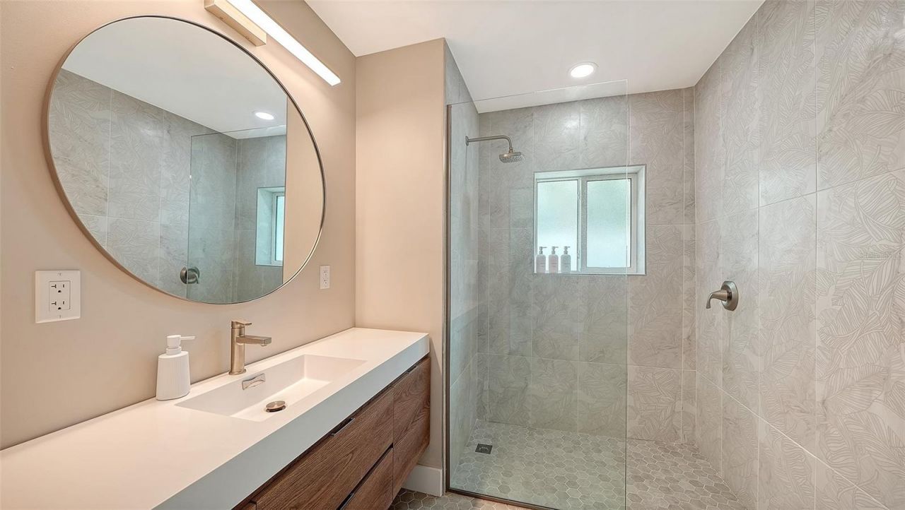 556 N Washington Drive, Sarasota, FL 34236 Photo