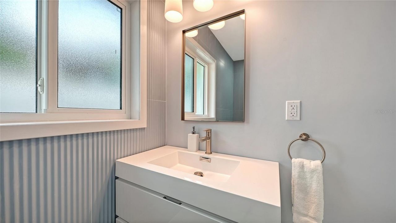 556 N Washington Drive, Sarasota, FL 34236 Photo