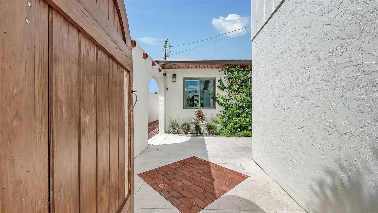 556 N Washington Drive, Sarasota, FL 34236 Photo