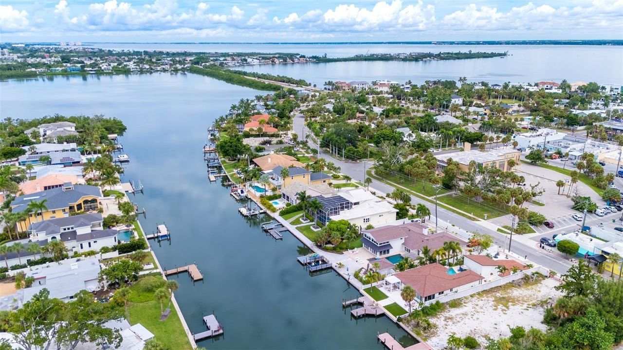 556 N Washington Drive, Sarasota, FL 34236 Photo