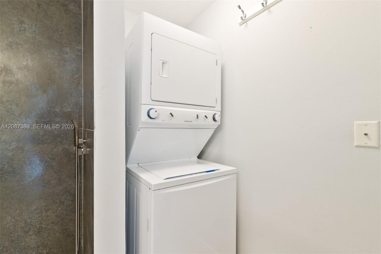 725 NE 22nd St, Unit 8E, Miami, FL 33137 Photo