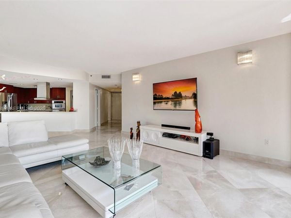 4000 ISLAND BLVD, Unit 402, Aventura, FL 33160