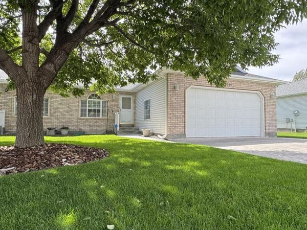 2934 E Oakhaven Circle, AMMON, ID 83406