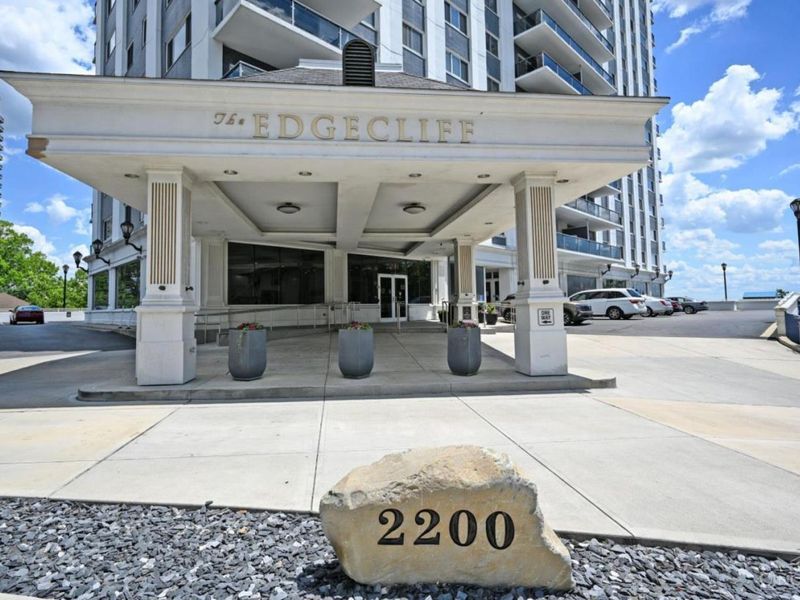 2200 Victory Parkway, Unit 806, Cincinnati, OH 45206 Photo 2