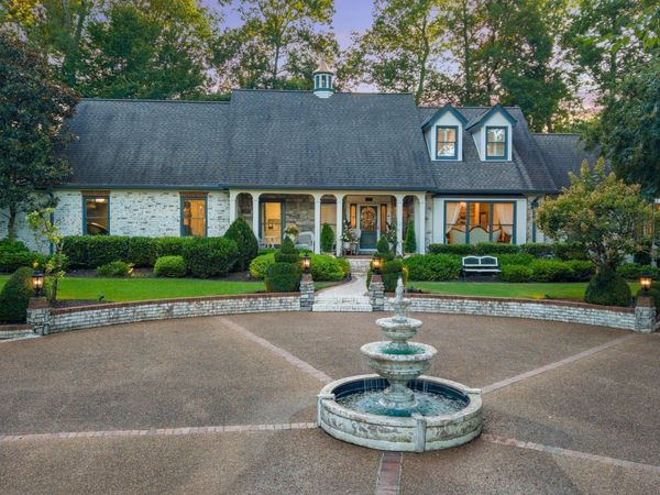 2211 NW Woodcreek Drive, Cleveland, TN 37311