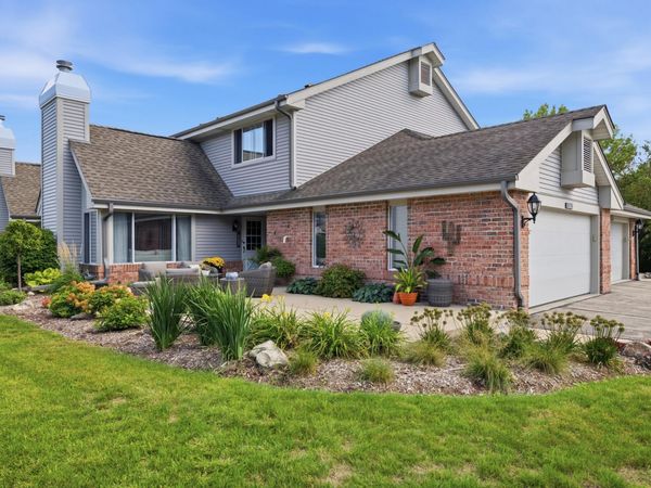 13562 W Fountain Ct, New Berlin, WI 53151