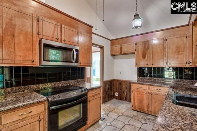 106 Land Of Lakes Boulevard Photo 12