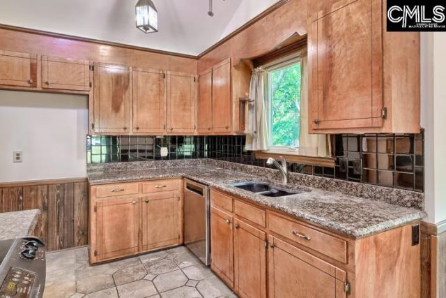 106 Land Of Lakes Boulevard Photo 13