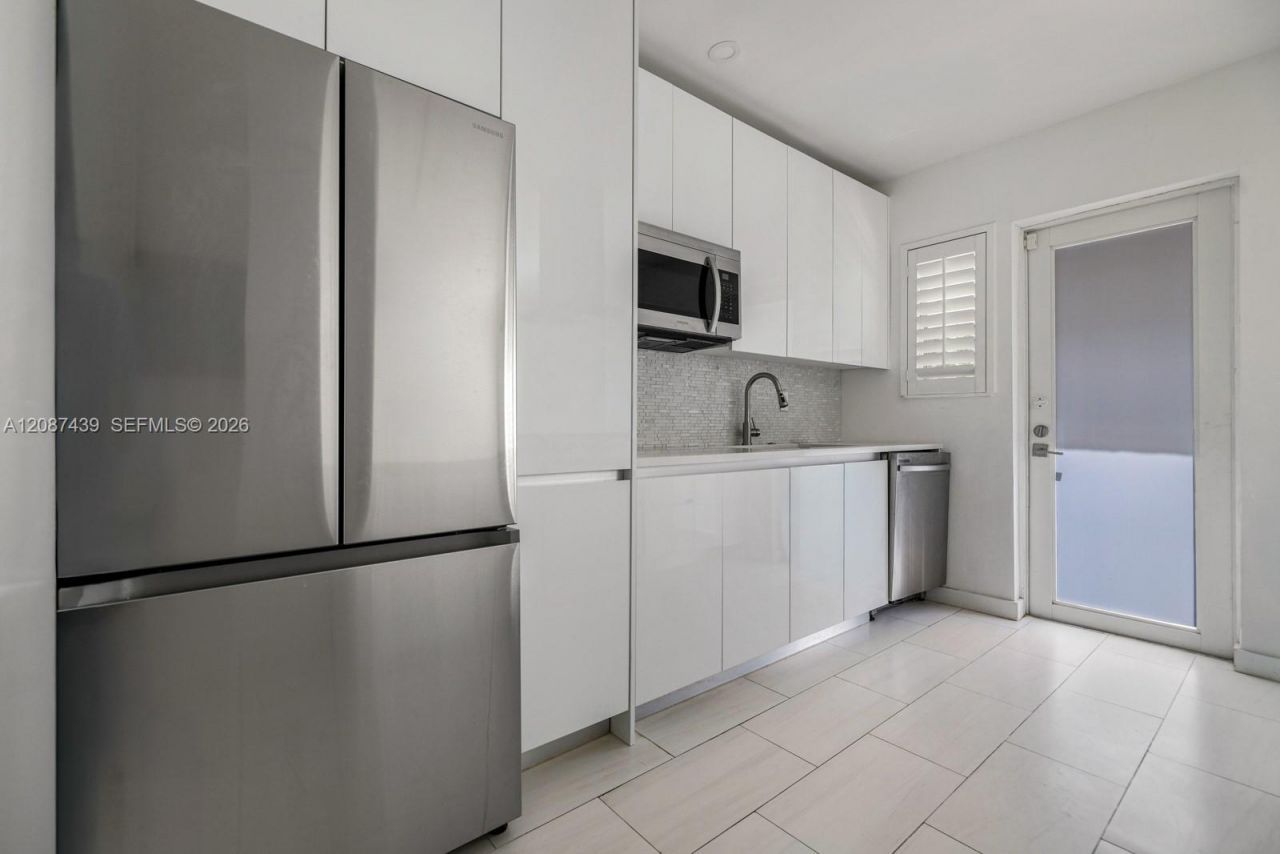 3909 Garden Ave, Miami Beach, FL 33140 Photo