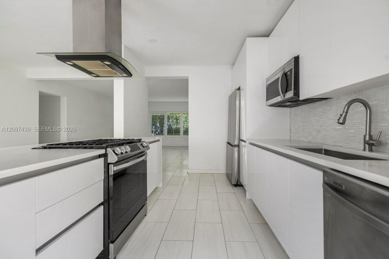 3909 Garden Ave, Miami Beach, FL 33140 Photo